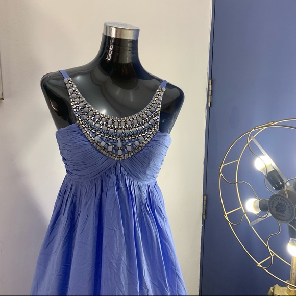 ๐ FOREVER NEW Dress with the Neck Design of Stitched Handcrafted Stones - Picture 6 of 11